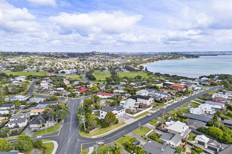 Photo of property in 2 Melandra Road, Stanmore Bay, Whangaparaoa, 0932