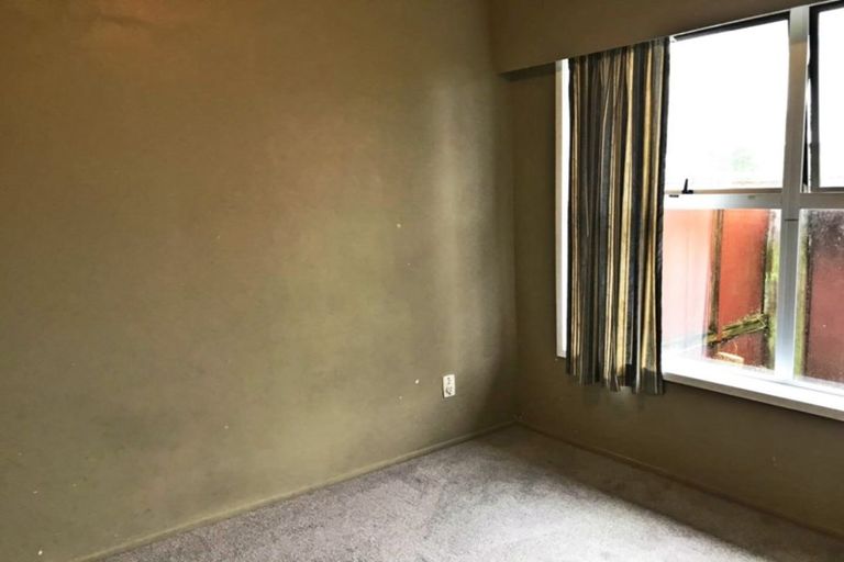 Photo of property in 2/81 Arran Road, Browns Bay, Auckland, 0630