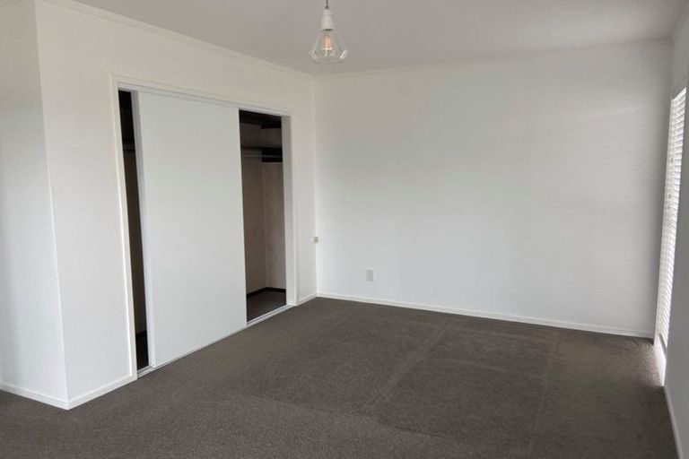 Photo of property in 3 Mirwill Road, Rothesay Bay, Auckland, 0630