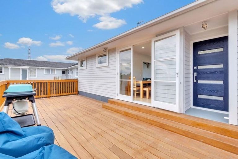 Photo of property in 60 Glen Marine Parade, Glendene, Auckland, 0602