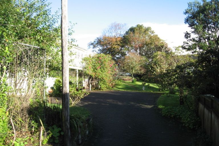 Photo of property in 110 Mellons Bay Road, Mellons Bay, Auckland, 2014