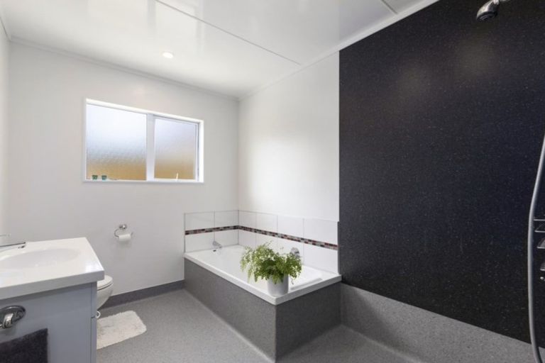 Photo of property in 104 Kowhai Street, Naenae, Lower Hutt, 5011