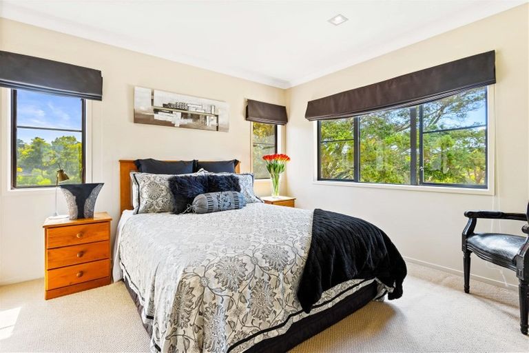 Photo of property in 32 The Avenue, Albany, Auckland, 0632