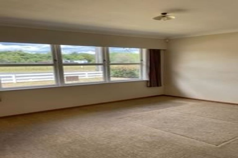 Photo of property in 1 Marsden Terrace, Ohau, Levin, 5570