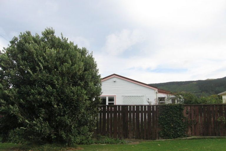 Photo of property in 25 Cecil Road, Tawa, Wellington, 5028
