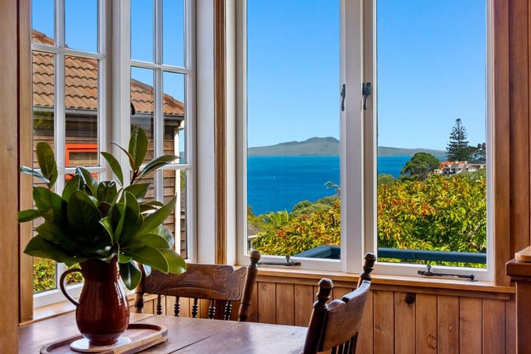 Photo of property in 41 Montgomery Avenue, Rothesay Bay, Auckland, 0630