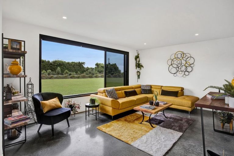 Photo of property in 450 Waitara Road, Huirangi, New Plymouth, 4373