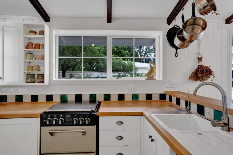 Photo of property in 5 Prudence Place, Oakura, 4314