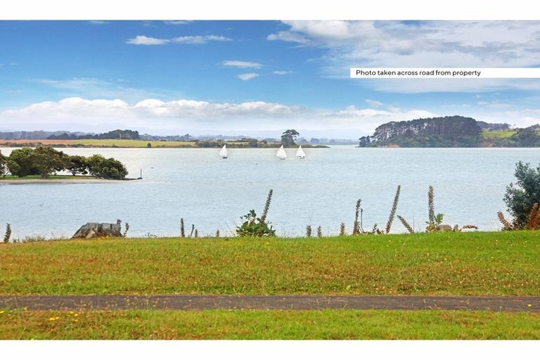 Photo of property in 8 Godwit Place, Waiuku, 2123