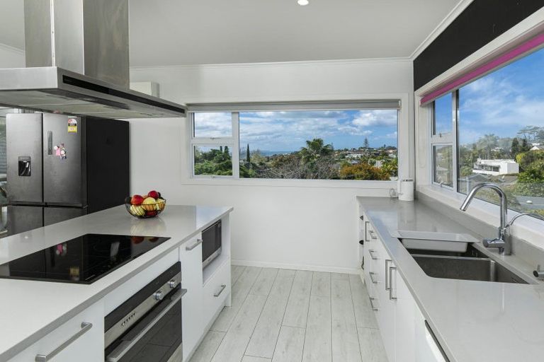 Photo of property in 90 Matipo Road, Mairangi Bay, Auckland, 0630
