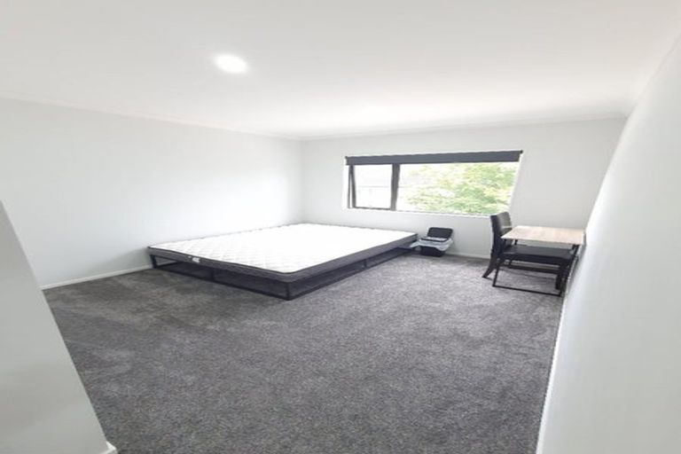 Photo of property in 425d Great South Road, Opaheke, Papakura, 2113