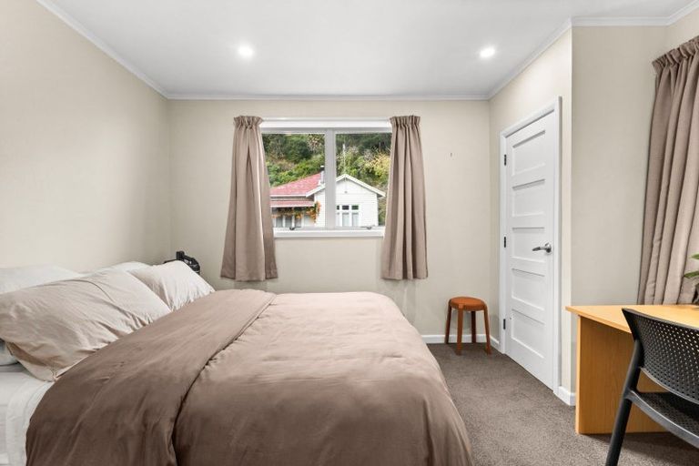 Photo of property in 2 Main Street, Hospital Hill, Napier, 4110