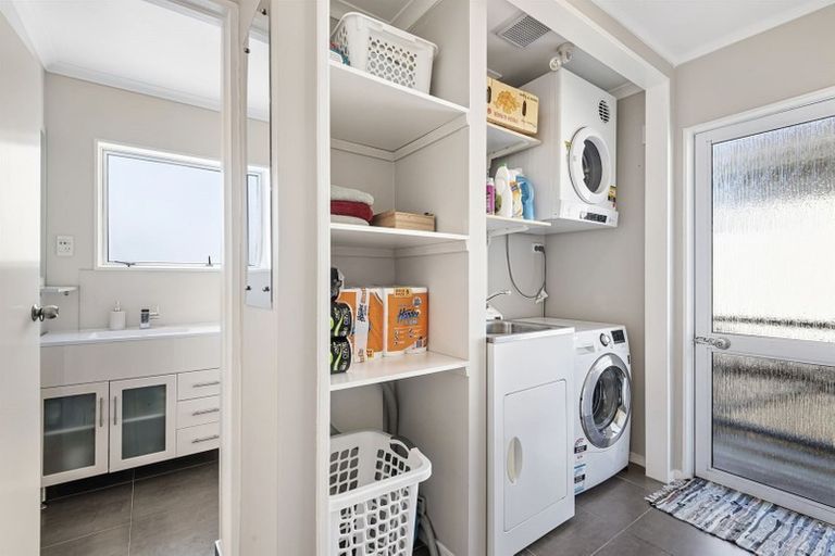 Photo of property in 3/41 Elizabeth Drive, West Harbour, Auckland, 0618