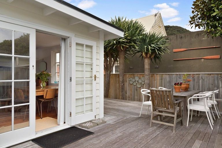 Photo of property in 17 Karamu Street, Eastbourne, Lower Hutt, 5013