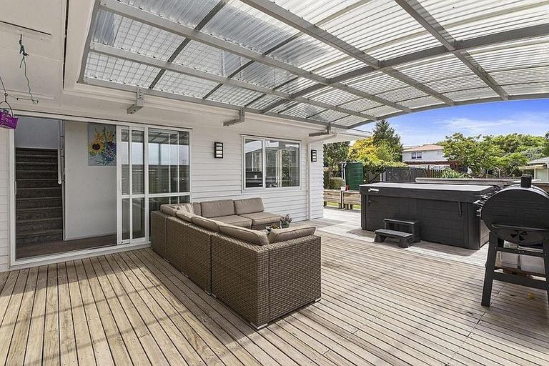 Photo of property in 28 Tiroroa Avenue, Te Atatu South, Auckland, 0610