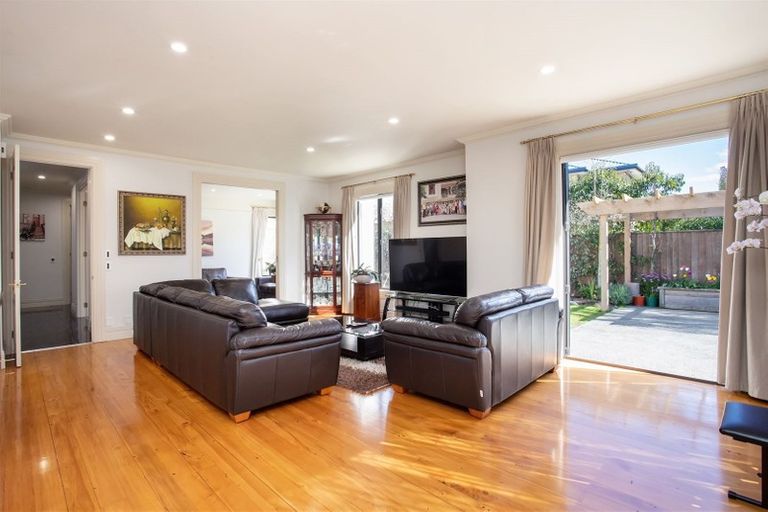 Photo of property in 39 Garreg Road, Fendalton, Christchurch, 8052