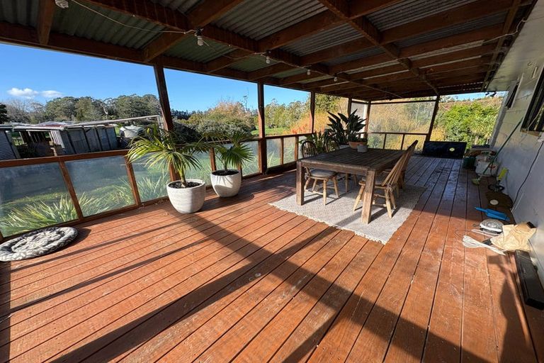Photo of property in 240 Riverhead Road, Kumeu, 0892