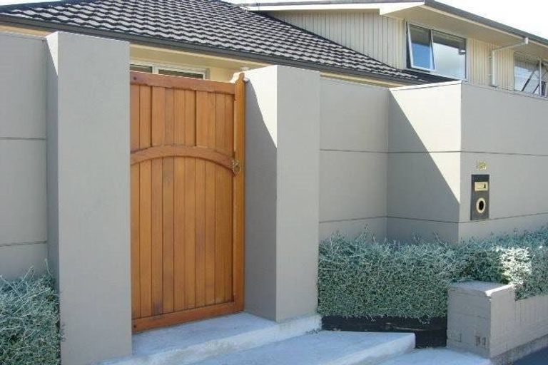 Photo of property in 150 Straven Road, Fendalton, Christchurch, 8014