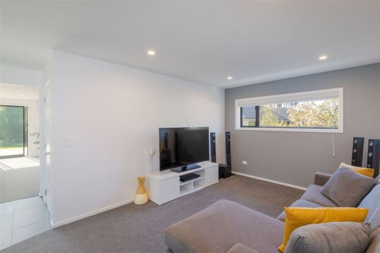 Photo of property in 2 Gunns Crescent, Cashmere, Christchurch, 8022