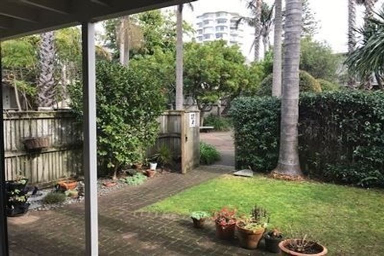 Photo of property in 1/72l Kitchener Road, Milford, Auckland, 0620