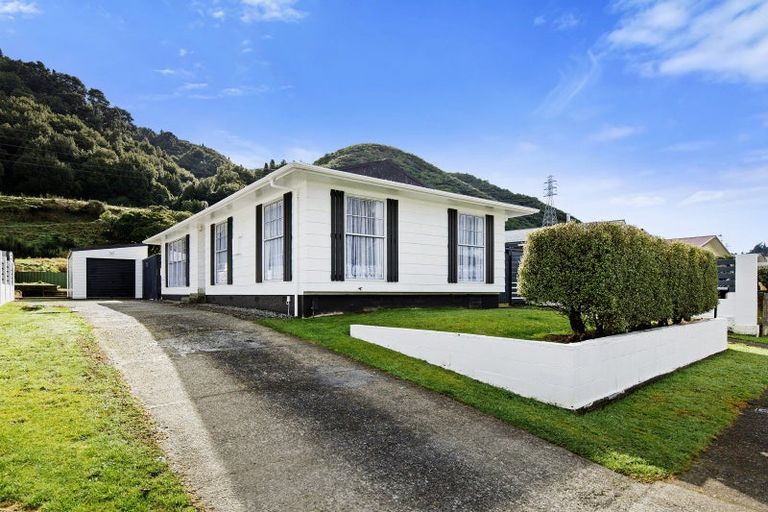 Photo of property in 45 Hartford Crescent, Totara Park, Upper Hutt, 5018