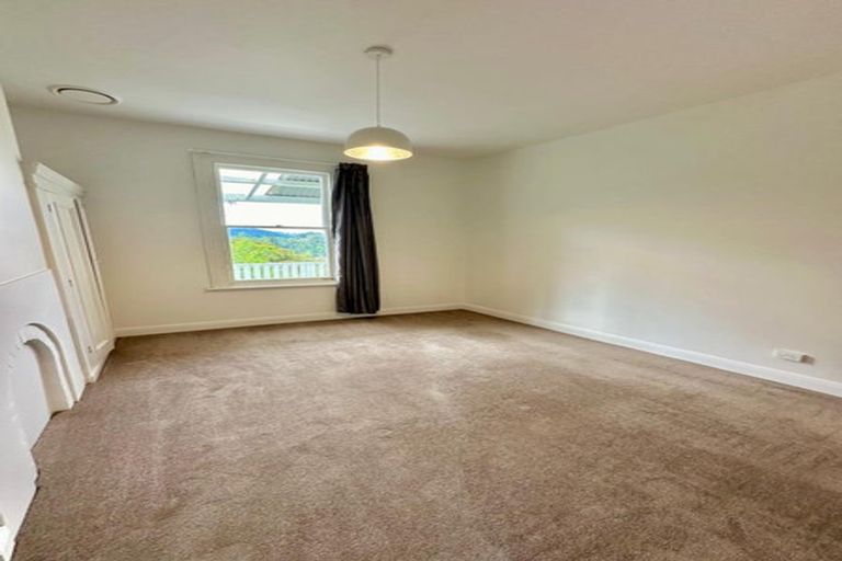 Photo of property in 100 Gladstone Road, Dalmore, Dunedin, 9010