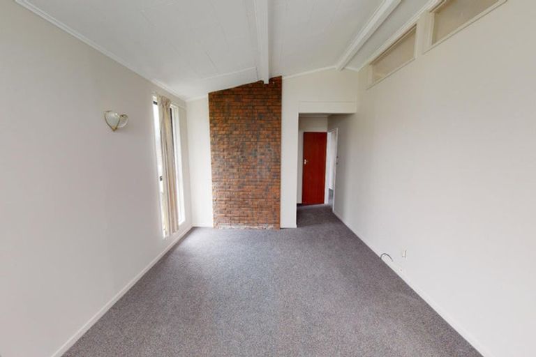 Photo of property in 16 Motuoapa Place, Kelvin Grove, Palmerston North, 4414