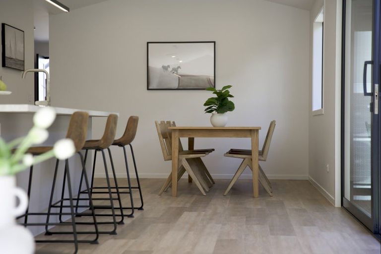 Photo of property in 32 Shelduck Road, Jacks Point, 9371