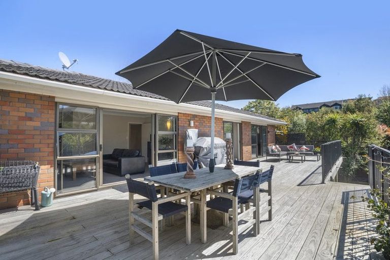 Photo of property in 4 Fitzpatrick Place, Chatswood, Auckland, 0626