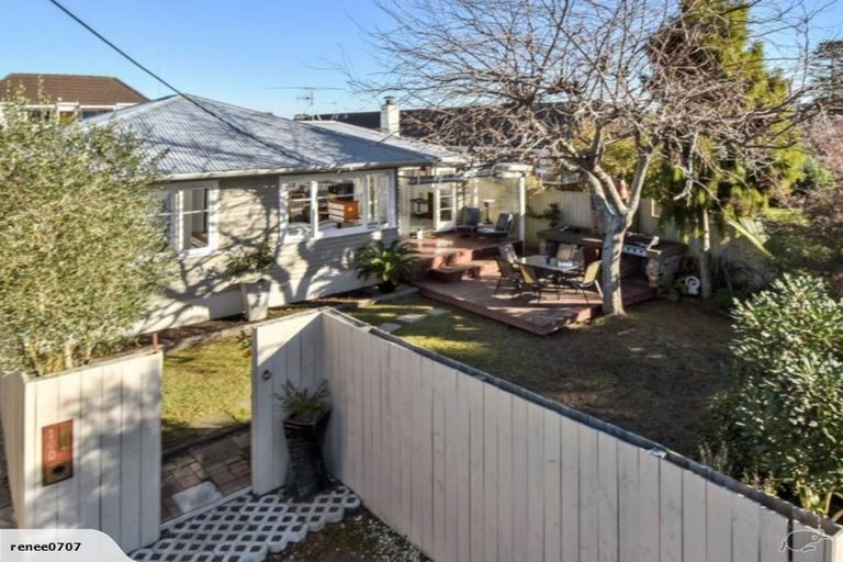 Photo of property in 1/130 Onewa Road, Northcote, Auckland, 0627