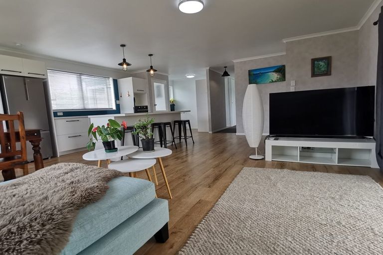 Photo of property in 9 Whaka Street, Maungaturoto, 0520