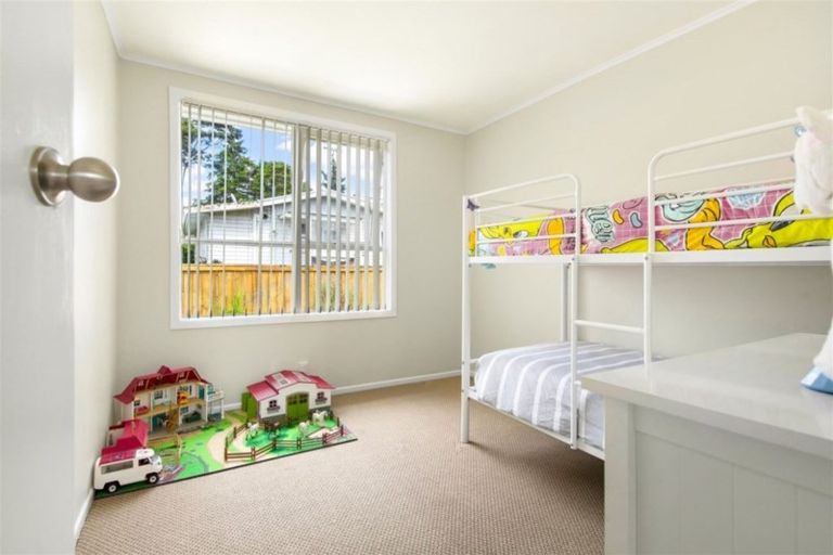 Photo of property in 8 Birdwood Road, Swanson, Auckland, 0612