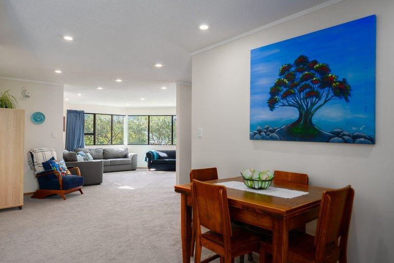 Photo of property in 36 Albatross Close, Whitby, Porirua, 5024