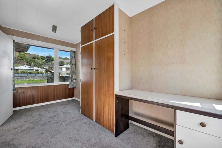 Photo of property in 71 Awanui Street, Merrilands, New Plymouth, 4312