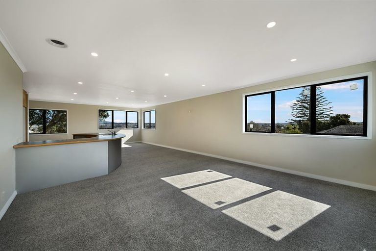 Photo of property in 4190a Great North Road, Glendene, Auckland, 0602
