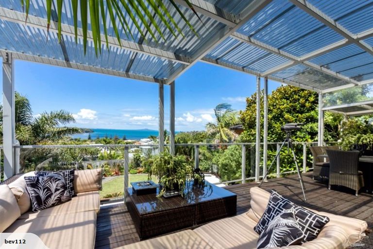 Photo of property in 1445 Whangaparaoa Road, Army Bay, Whangaparaoa, 0930