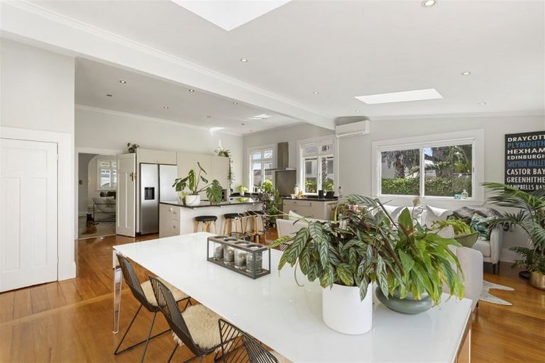 Photo of property in 2 Bayview Road, Hauraki, Auckland, 0622