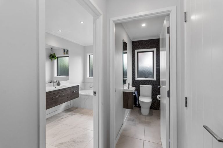 Photo of property in 14 Malbec Place, Huapai, Kumeu, 0810