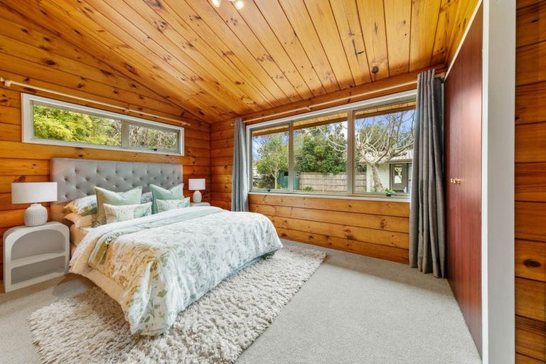 Photo of property in 204 Shaw Road, Oratia, Auckland, 0604