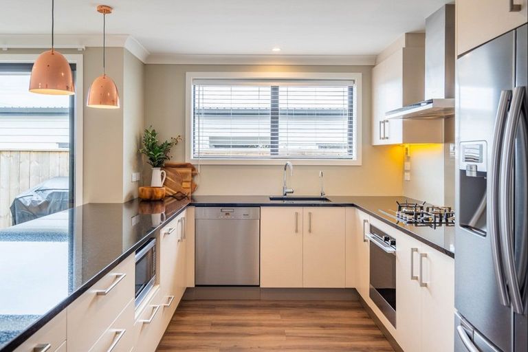 Photo of property in 11 Mahia Lane, Waikanae, 5036