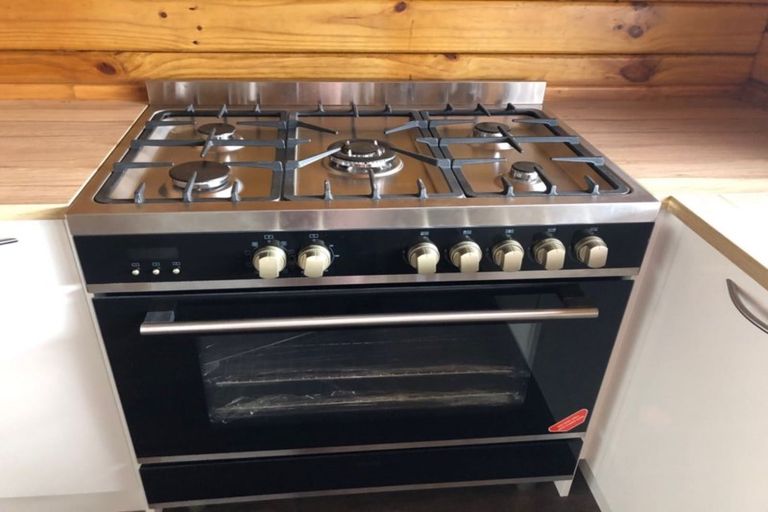 Photo of property in 21 Unsworth Drive, Unsworth Heights, Auckland, 0632