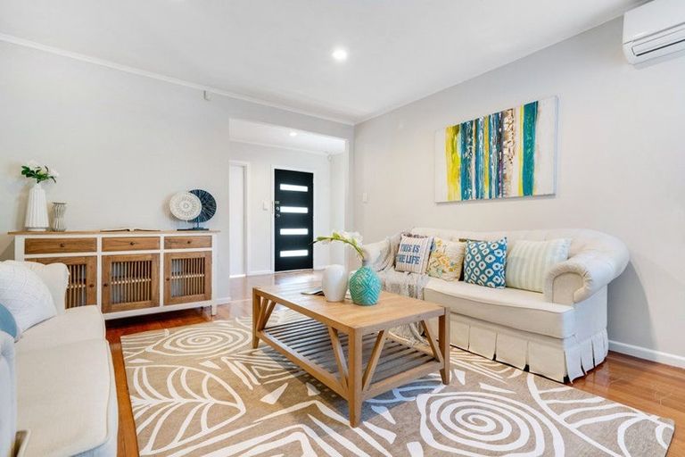 Photo of property in 26 Miller Road, Mangere Bridge, Auckland, 2022