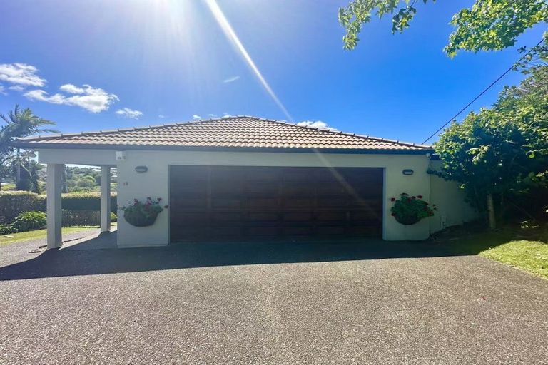 Photo of property in 19 Newhaven Terrace, Mairangi Bay, Auckland, 0630