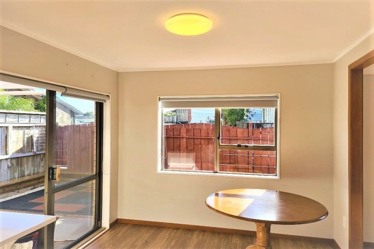 Photo of property in 3 Fowler Street, Northcote, Auckland, 0627