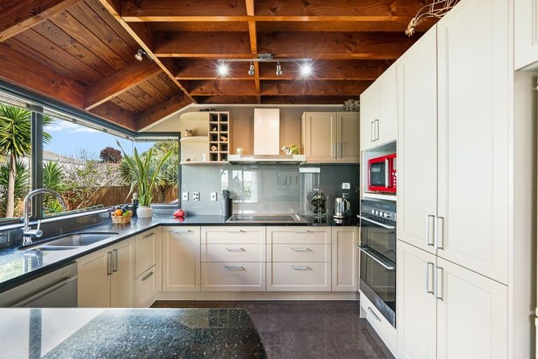 Photo of property in 1/11 Cambric Place, Botany Downs, Auckland, 2010