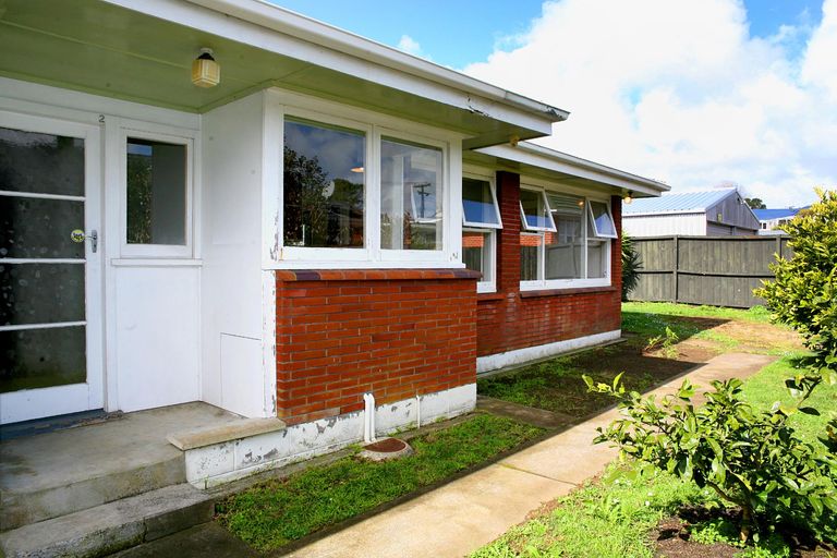 Photo of property in 2/55 Orams Road, Hillpark, Auckland, 2102