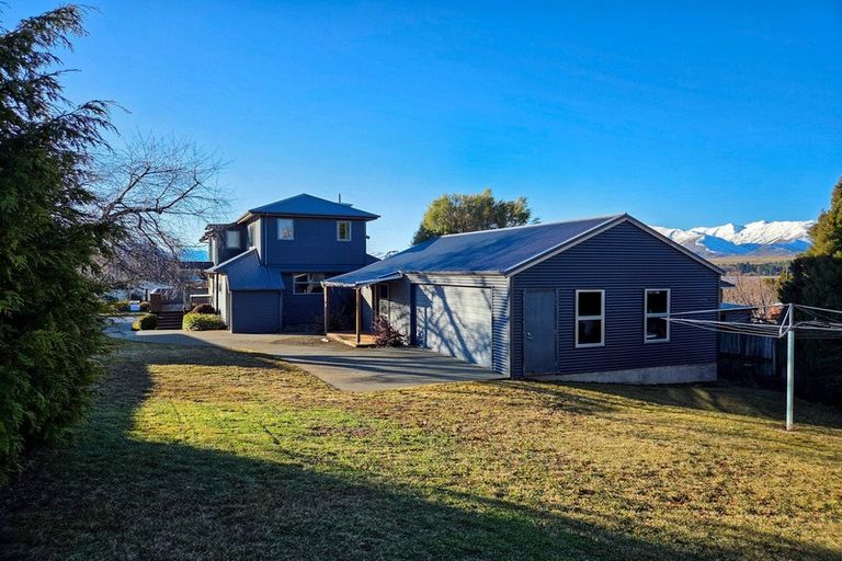 Photo of property in 35 Aorangi Crescent, Lake Tekapo, 7999