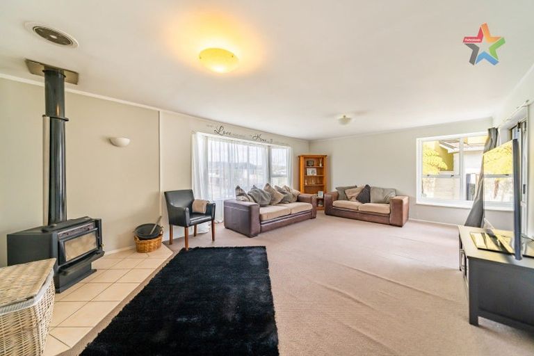 Photo of property in 5 Harvard Grove, Totara Park, Upper Hutt, 5018