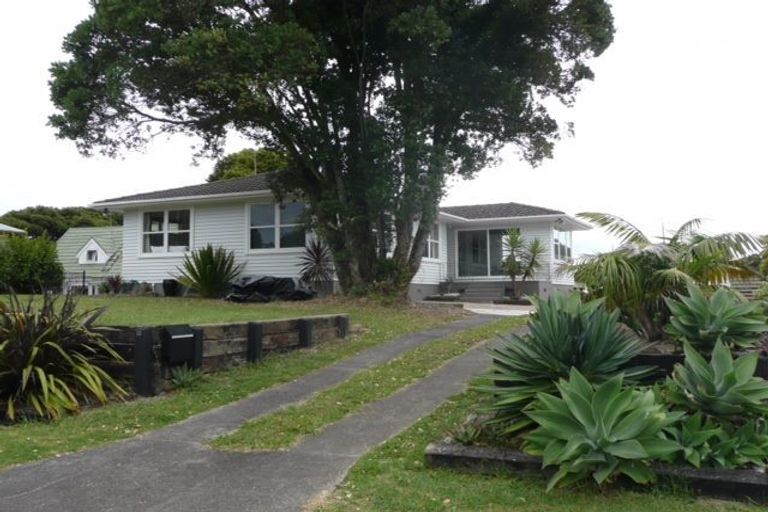 Photo of property in 13 Taioma Crescent, Te Atatu Peninsula, Auckland, 0610