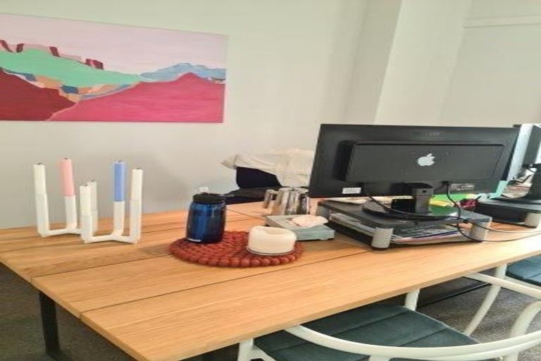 Photo of property in Olympus Flats, 2/280 Oriental Parade, Oriental Bay, Wellington, 6011